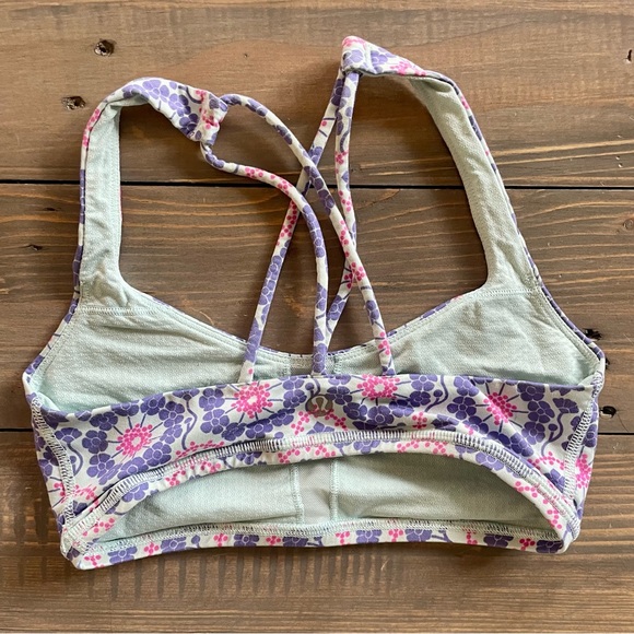 Lulu Lemon sports bra Size 2 - Picture 2 of 3